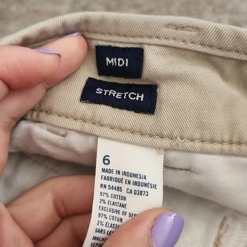 American eagle cream colored shorts Size 6 - Picture 4 of 4